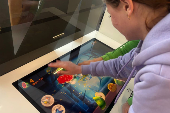 Інтерактивний стіл