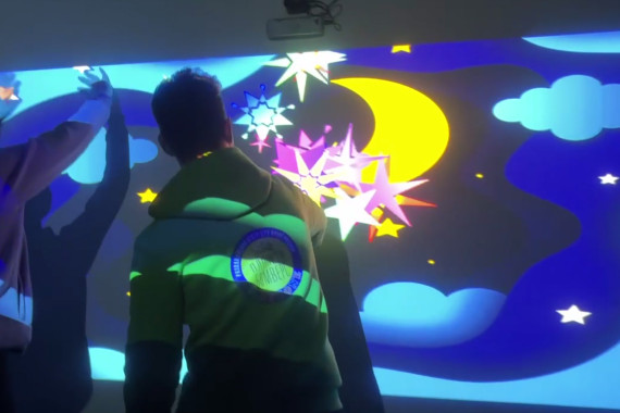 Інтерактивна стіна